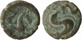 Ambiens, bronze au cheval retournant la tête, c.Ier s. av. J.-C.
Cheval à droite, retournant la tête à gauche, au-dessous un cercle perlé et décor d'...