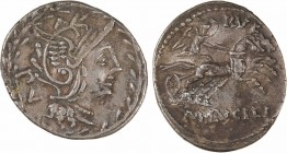 Lucilia, denier, Rome, 101 av. J.-C.
A/PV
Tête casquée de Roma à droite, le tout dans une couronne de laurier
R/RVF/ M LVCILI
La Victoire dans un ...