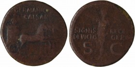 Caligula, dupondius au nom de Germanicus, Rome, 37-41
A/GERMANICVS/ CAESAR
Germanicus dans un quadrige triomphal à droite, tenant le scipio
R/SIGNI...