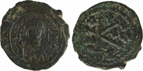 Justinien Ier, demi-follis, Constantinople, 5e officine, An 29 = 544-545 (?)
A/D N IVSTINI - ANVS P P AVG
Buste cuirassé et couronné de face, avec b...