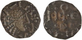 Anglo-Saxons, denier ou sceat au buste diadémé, s.d. (c.695-710)
A/+ I-I I I +
Buste diadémé à droite
R/[légende indéterminée]
Croix posée sur deu...