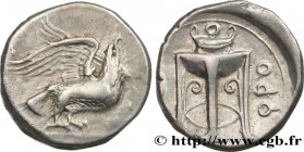 BRUTTIUM - CROTON
Type : Nomos ou statère 
Date : c. 350-300 AC. 
Mint name / Town : Bruttium, Crotone 
Metal : silver 
Diameter : 21,5  mm
Orientatio...