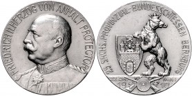 Anhalt - Bernburg Friedrich II. 1904-1918 Silbermedaille 1910 (versilbert?) auf das 25. Sächsische Provinzial-Bundesschießen in Bernburg, ohne Randpun...