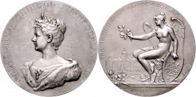 Niederlande Wilhelmina 1890-1948 Silbermedaille 1898 (unsign.) auf ihre Krönung, i.Rd: 1000/000 
71,8mm 138,4g vz+