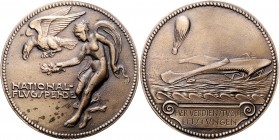 Medaillen von Karl Goetz Bronzegussmedaille o.J. 'National-Flugspende', Verdienstmedaille. Späterer Guss. Kien. 55. Kai. 748. 
winz.Rf., kl. Flecken ...