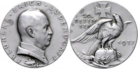 Medaillen von Karl Goetz Zinkmedaille 1937 auf den Tod von Erich Ludendorff, i.Rd: BAYER. HAUPTMÜNZAMT Kien. 544. Slg. Bö. 6503. 
etw. fleckig 36,0mm...