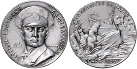 Medaillen von Karl Goetz Zinkmedaille 1939 auf Kapitän-Leutnant Günter Prien, i.Rd: BAYER. HAUPTMÜNZAMT Kien. 564. Slg. Bö. 6591. 
36,0mm 19,4g f.vz...