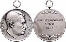 - Personen - Hitler, Adolf 1889-1945 Versilberte Medaille 1934 Preis für die Gaumeistermannschaft Asphalt (graviert) Colb./Hyd. -. 
l. fleckig, m. Ös...