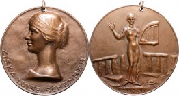 - Personen - Schember, Ziska Luise geb. 1886 Bronzemedaille 1924 (v. FL ?) auf die deutsche Schriftstellerin 
gelocht, mit Ring 88,4mm 182,0g vz