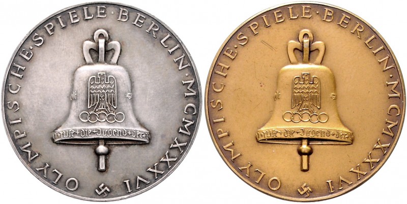 - Sport Lot o.J. von 2 Stücken: Silbermedaille 1936 (v. K. Roth) auf die Olympis...