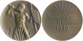 - Allgemeine Medaillen Bronzemedaille 1930 (v. M. & W.) auf die Rheinlandräumung Weiler 398. 
50,4mm 43,4g vz-st