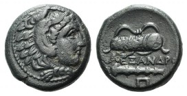 Kings of Macedon, Alexander III ‘the Great' (336-323). Æ (17.5mm, 6.34g, 6h). Uncertain Macedonian mint. Head of Herakles r., wearing lion skin. R/ Bo...
