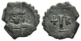 Constantine IV Pogonatus (668-685). Æ 10 Nummi (21mm, 3.37g, 12h). Constantinople, 668-673. Crowned and cuirassed facing bust, holding globus cruciger...