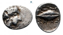 Ionia. Magnesia ad Maeander   450-400 BC. Tetartemorion AR