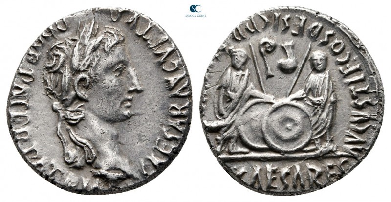 Augustus 27 BC-AD 14. Rome
Denarius AR

18 mm., 3,64 g.

CAESAR AVGVSTVS DI...
