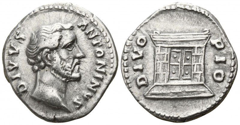 Divus Antoninus Pius AD 161. Rome
Denar AR

17mm., 3,40g.

DIVVS ANTONINVS,...