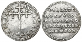 Constantine VII Porphyrogenitus, with Zoe AD 913-959. Constantinople. Miliaresion AR