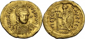 Anastasius I (491-518). AV Solidus, Constantinople mint. D/ DN ANASTASIVS PP AVG. Helmeted and cuirassed bust three-quarter face to right, holding spe...