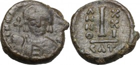 Maurice Tiberius (582-602). AE Decanummium, Catania mint. D/ Crowned bust facing, holding globus cruciger and shield. R/ Large I between A/N/N/O and X...