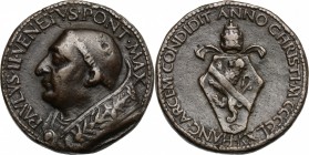 Paolo II (1464-1471), Pietro Barbo. Medaglia 1465. D/ PAVLVS II VENETVS PONT MAX. Busto a sinistra con piviale e medaglione sul petto. Contorno perlin...
