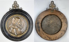Pio V (1566-1572), Antonio Michele Ghislieri. Grande placca unifacie in bronzo con importante cornice lignea. D/ BEA PIVS V PO M CREATVS DIE 7 IANVAR ...