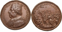 Clemente XI (1700-1721), Giovanni Francesco Albani. Medaglia 1713. D/ CLEMENS XI P M A XIII. Busto a sinistra con camauro, mozzetta e stola. R/ IN VIA...