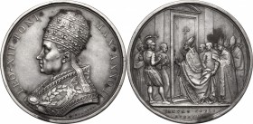 Leone XII (1823-1829), Annibale Sermattei della Genga. Medaglia annuale, A. II, per l'Anno Santo. D/ LEO XII PONT MAX ANNO II. Busto con triregno e pi...