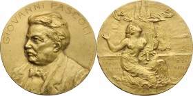 Giovanni Pascoli (1855-1912). Medaglia celebrativa s.d. (probabilmente per la morte). AE dorato opaco. mm. 50.00 Inc. V. Caimi. SPL. Bella rappresenta...