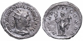 246 dC. Filipo I el Árabe (244-249 dC). Antoniniano. RIC 3. Ae. IMP M IVL PHILIPPVS AVG, busto irradiado, cubierto y envuelto a la derecha /P M TR P I...