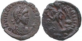 388-392 dC. Valentiniano II. Sexto periodo. Cyzicus. RIC IX, 26 (a) 4 (C). 0,94 g. VALENTINIANVS P F AVG
Busto con diademas de perlas, drapeado, cuira...