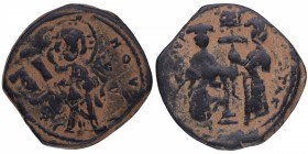 1059. Constantino X Ducas y Eudocia. Constantinopla. Resello de Follis. SB 1853. Ae. MBC-. Est.15.