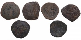 Felipe II (1556-1598) y ¿Felipe II?. ¿Cuenca?, ¿Burgos? y Cuenca. Lote de 3 monedas: Una de 2 Cuartos y dos de ¿2 Cuartos?. Cu. BC. Est.12.
