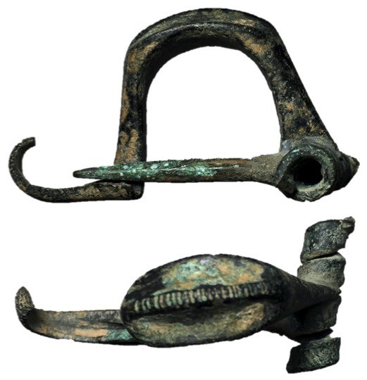 Celt Iberia, 2nd - 1st Century BC
AE fibula or brooch measuring 45 x 25 mm. The...