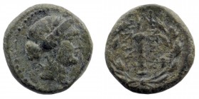 LYDIA. Sardes. 2nd-1st c. B.C. AE.
Laureate head of Apollo.
Rev. Club
3,60 gr. 14 mm