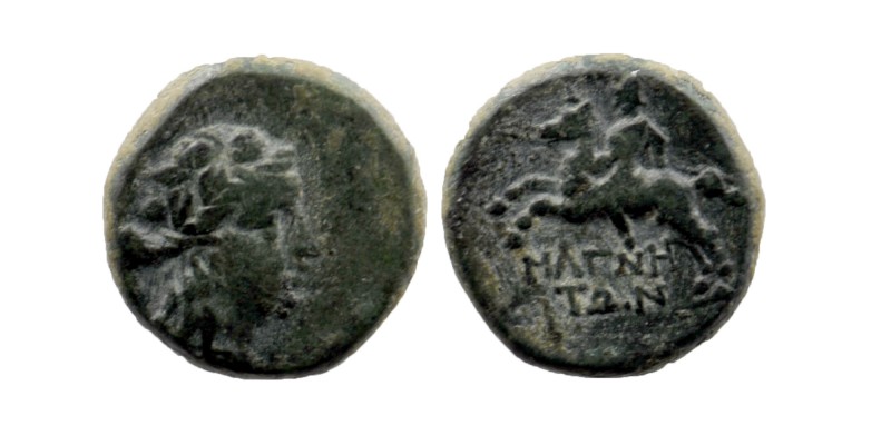 IONIA. Magnesia ad Maeandrum. Ae (2nd-1st centuries BC)
Draped bust of Apollo ri...