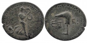 PISIDIA. Etenna. Ae (1st century BC).
Female figure "Nymphe" advancing right, head left, holding serpent; tilted amphora to left.
Rev: ET-EN
Harpa.
SN...