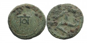 PISIDIA. Selge. Ae (2nd-1st centuries BC).
Obv: ΠO monogram.
Rev: Triskeles.
SNG BN -; SNG von Aulock 5298.
1,30 gr. 13 mm