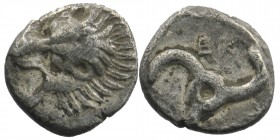 Dynasts of Lycia. Perikles (c. 380-360 BC). AR 1/3 Stater
 Facing lion's scalp
Rev. triskeles
SNG Copenhagen -. SNG von Aulock -. BMC
2,63 gr. 14 mm