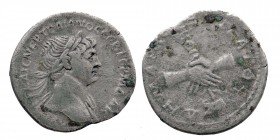 CAPPADOCIA, Caesarea. Trajan, 98-117 AD. AR Drachm 
Laureate head
Rev: Clasped hands holding standard on prow. 
Syd.172. aXF
3,06 gr. 21 mm