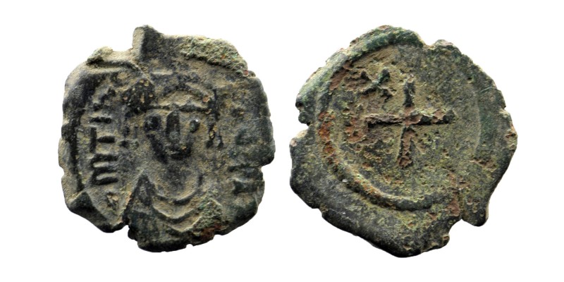 Tiberius II Constantine. 578-582. AE decanummium
Constantinople mint.
Obv: Crown...