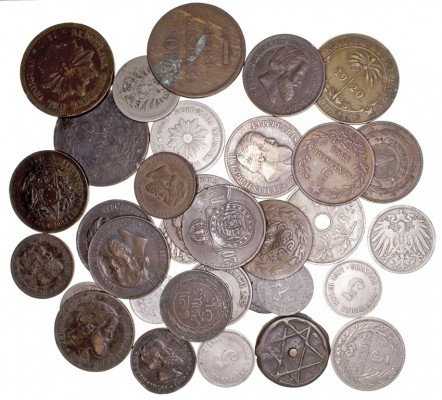 MONEDAS EXTRANJERAS
LOTES DE CONJUNTO
Lote de 33 monedas. AE. Países variados ...