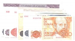 BILLETES
JUAN CARLOS I, BANCO DE ESPAÑA
Lote de 8 billetes. 200 Pesetas 1980 sin serie, 500 Pesetas 1979 (2), 1000 Pesetas 1979 sin serie, 2000 Pese...