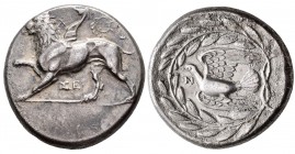 Peloponeso. Sikyonia. Estátera. 335-330 a.C. (Bmc-57). (Bcd Peloponnesos-219). Anv.: Quimera a izquierda sobre línea, encima una corona y entre las pa...