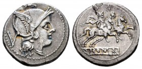 Anónimo. Quinario. 214-213 a.C. (Craw-44/6). Anv.: Cabeza de Roma con casco a derecha, detrás marca de valor V. Rev.: Los Dioscuros a caballo y a dere...