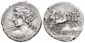 Licinia. Denario. 84 a.C. Roma. (Ffc-803). (Craw-354/1). (Cal-889). Anv.: Cabeza diademada de Apolo a izquierda, con haz de rayos en la mano. Rev.: Mi...