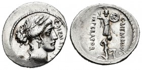Memmia. Denario. 56 a.C. Roma. (Ffc-915). (Craw-427/1). (Cal-987). Anv.: Cabeza coronada de espigas de Ceres a derecha, delante C MEMMI CF. Rev.: Caut...