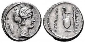 Plaetoria. Denario. 69 a.C. Roma. (Ffc-979). (Craw-405/4b). (Cal-1111). Anv.: Cabeza diademada de mujer a derecha, detrás escudo. Rev.: Praefericulo y...