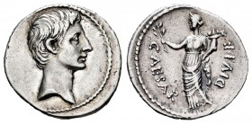 Augusto. Denario. 32-29 a.C. Incierta. (Brandisium y Roma?). (Ric-252). (Ffc-51). (Ch-69). Anv.: Cabeza desnuda de Augusto a derecha. Rev.: CAESAR DIV...