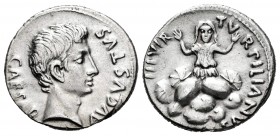 Augusto. P. Petronius Turpilianus. Denario. 19-18 a.C. Roma. (Ffc-317). (Ric-299). Anv.: Cabeza descubierta de Augusto a derecha, alrededor CAESAR AVG...