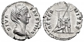 Faustina Madre. Denario. 141 d.C. Roma. (Ric-353). Anv.: DIVA FAVSTINA. Busto velado a derecha. Rev.: AETERNITAS. Trono con cetro y pavo real. Ag. 3,0...